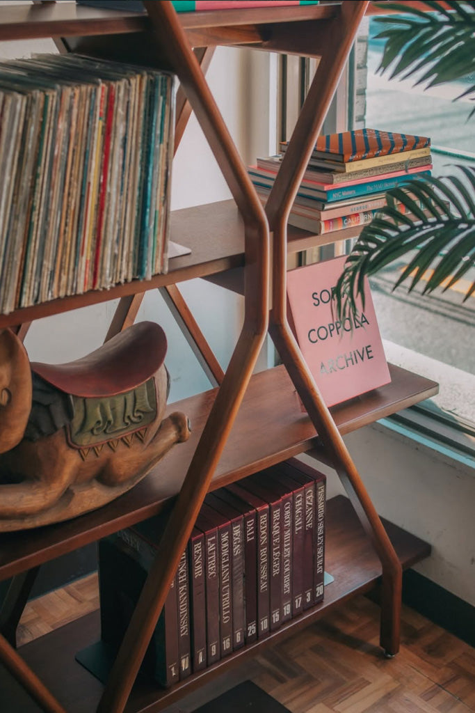 ウォールナットアーチシェルフ