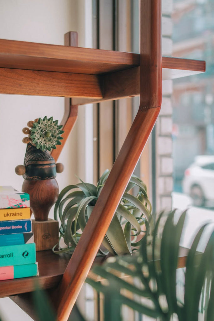 ウォールナットアーチシェルフ