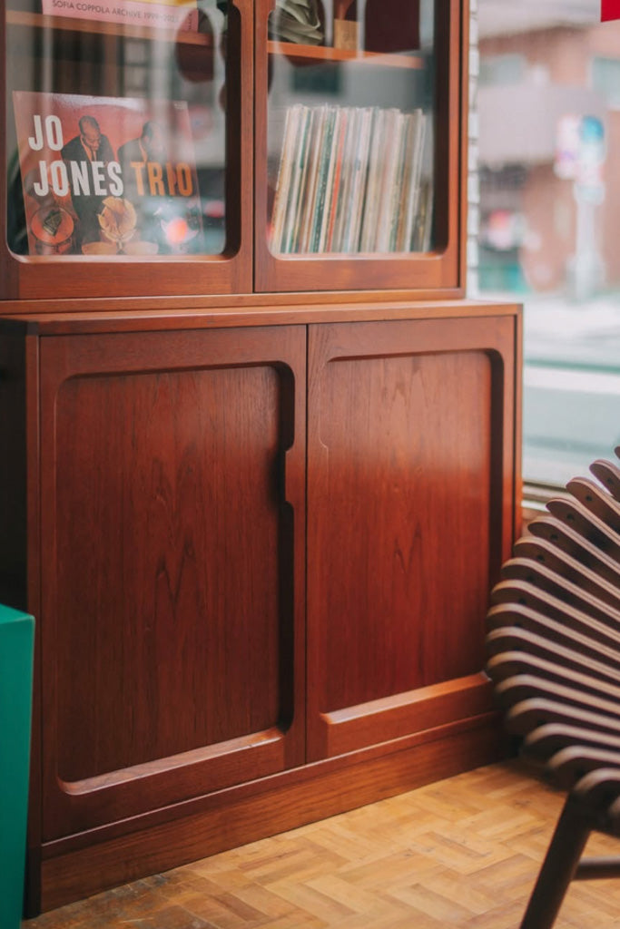 Karl Andersson & Sönerチークキャビネット