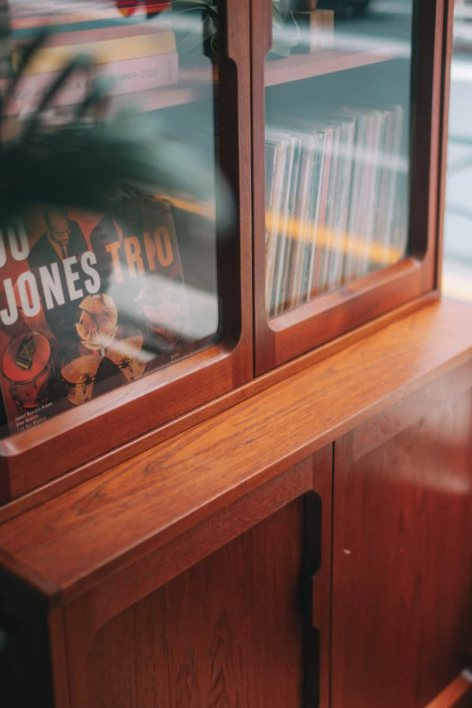 Karl Andersson & Sönerチークキャビネット