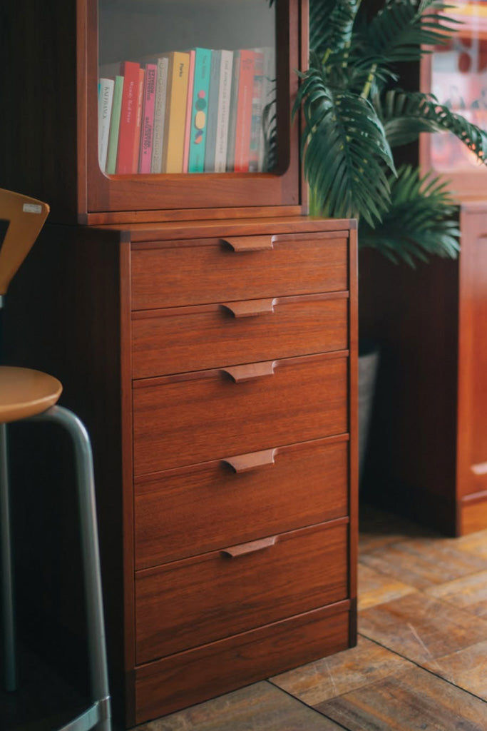 Karl Andersson & Sönerチーク材細長いキャビネット