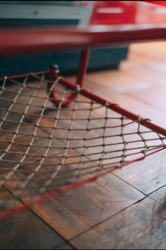 赤いパイプフレームローテーブル