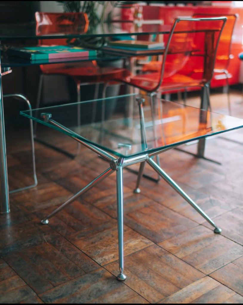 スクエア型ガラスローテーブル