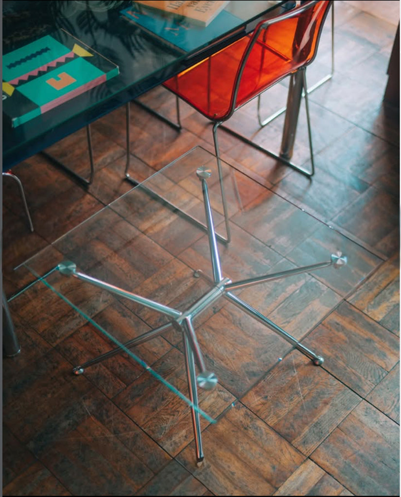 スクエア型ガラスローテーブル