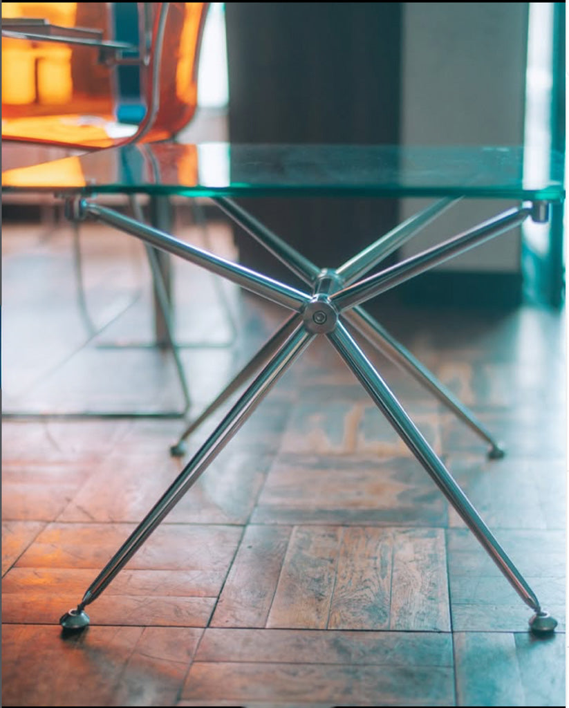 スクエア型ガラスローテーブル