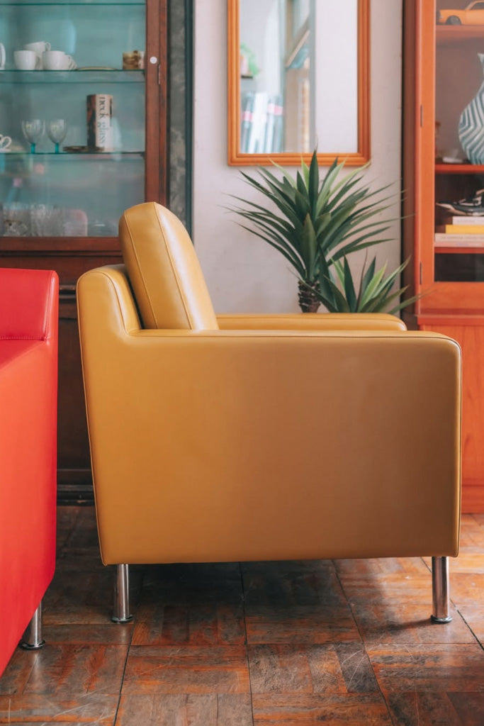 レザーラウンジチェア