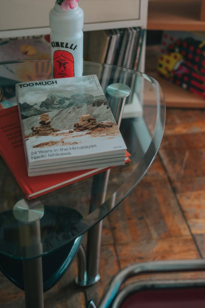 三角形ガラスサイドテーブル