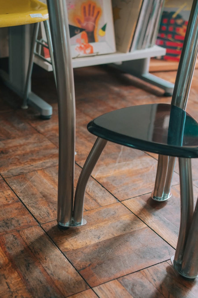 三角形ガラスサイドテーブル