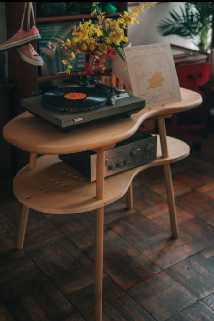 変な形のAVラック