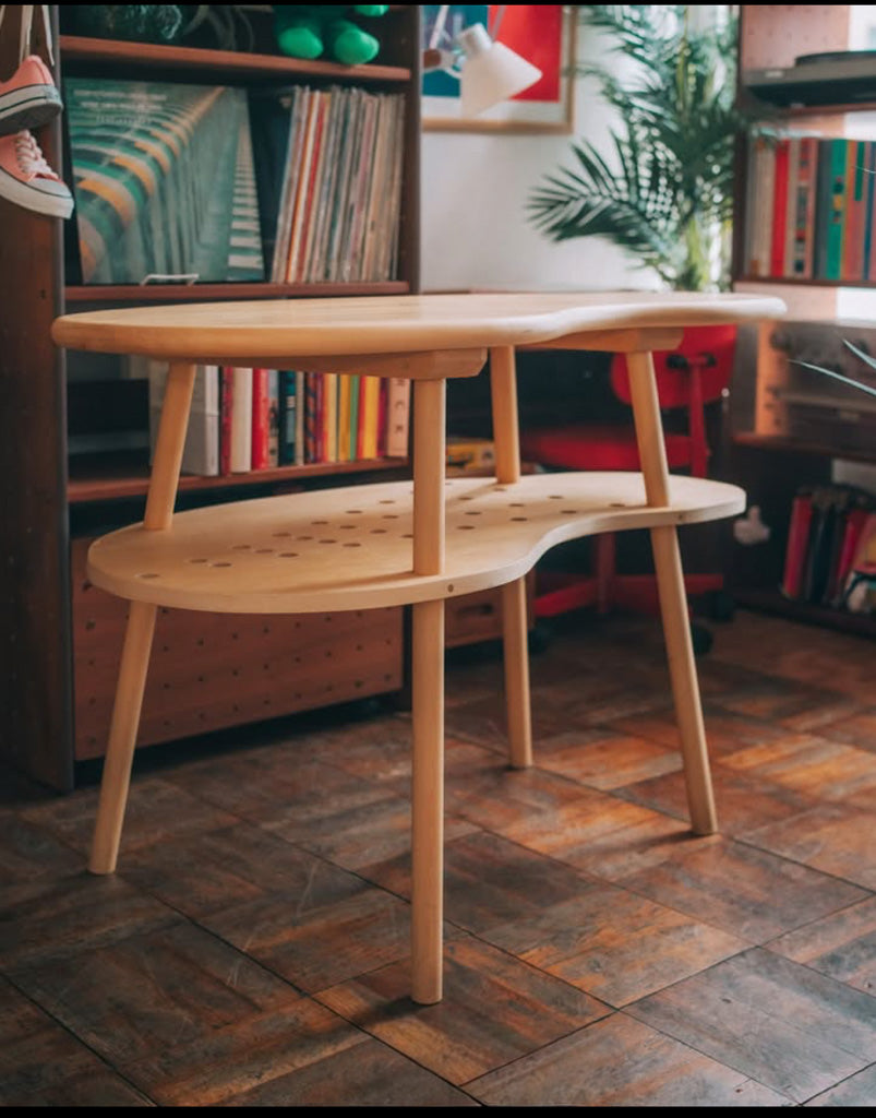 変な形のAVラック