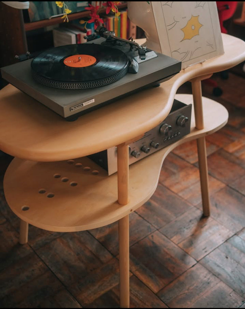 変な形のAVラック