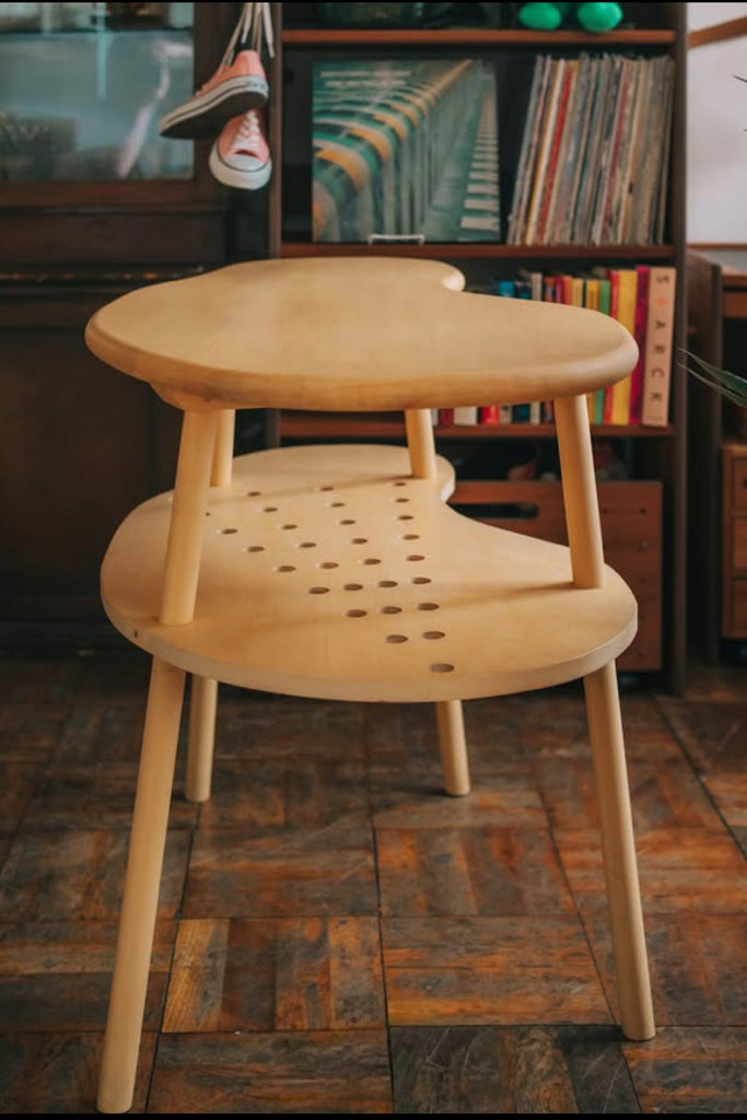 変な形のAVラック