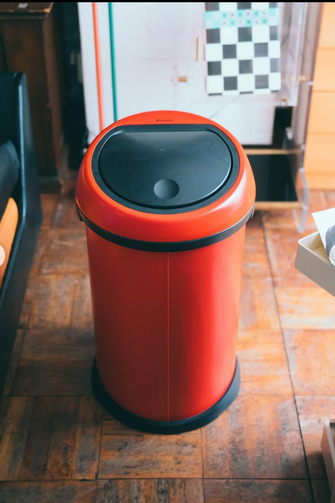 brabantia 赤いダストボックス