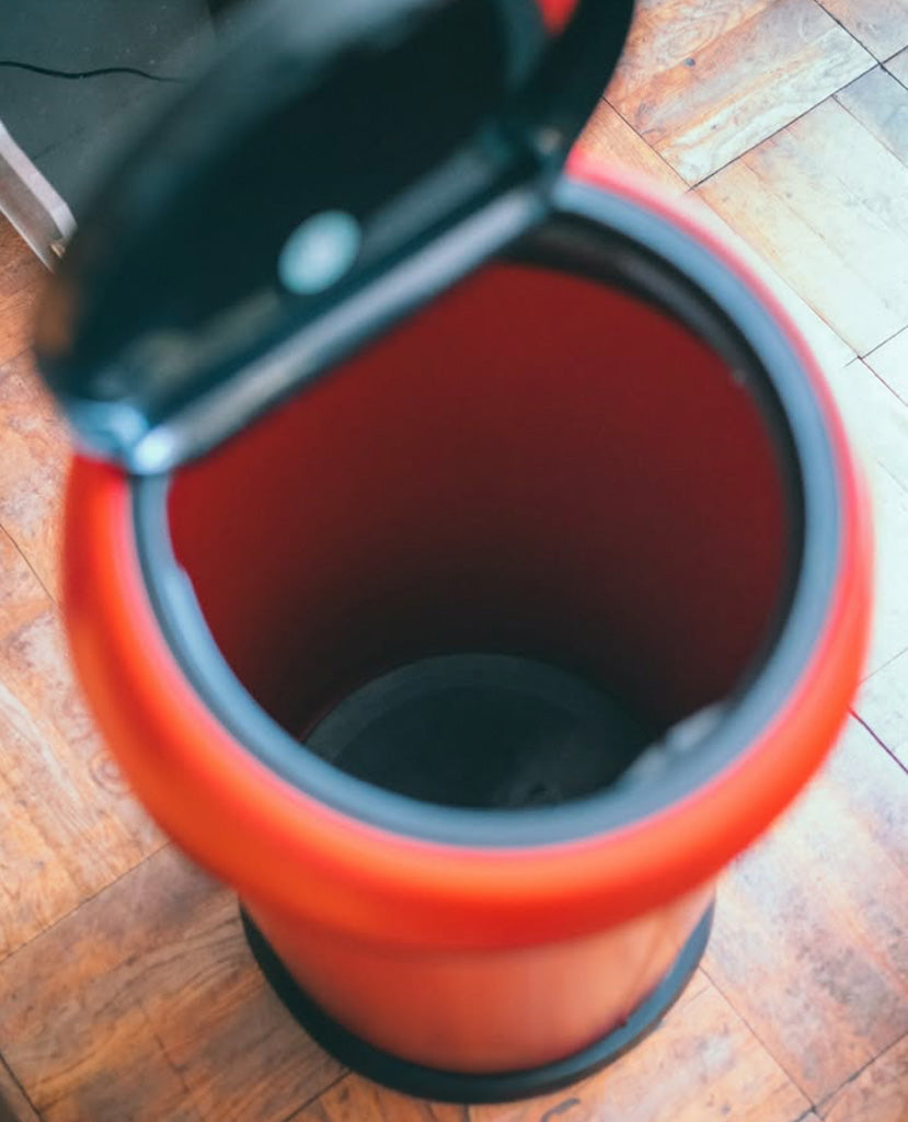brabantia 赤いダストボックス