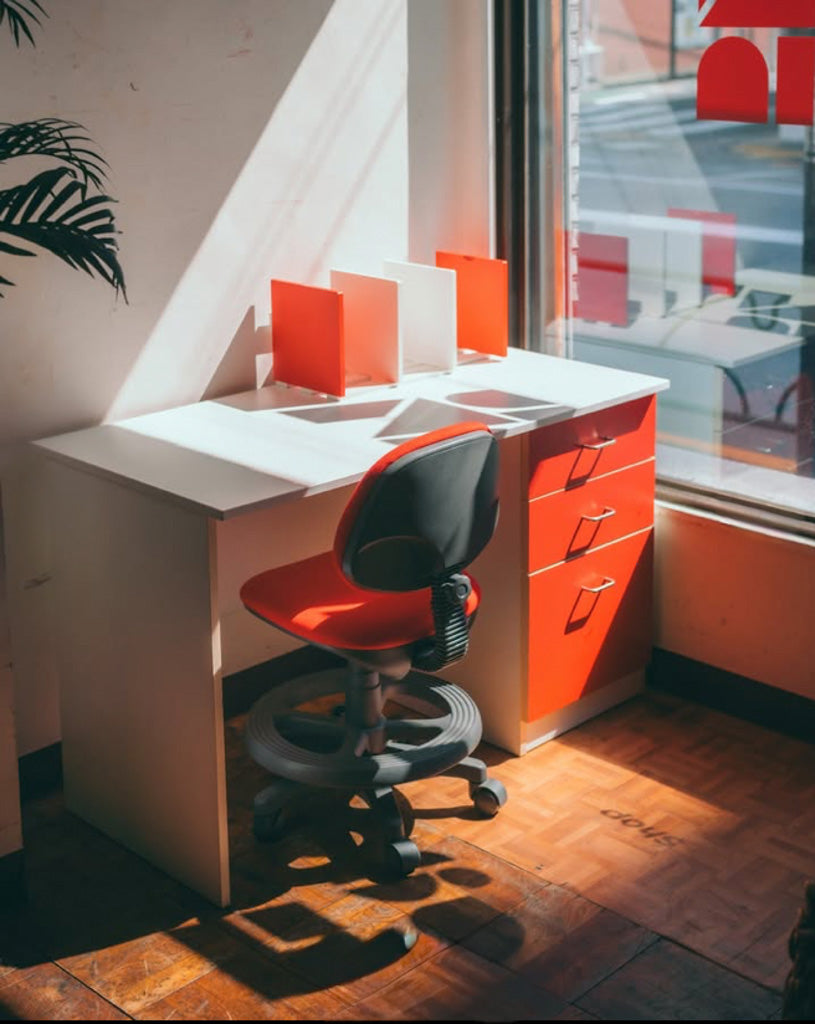 ACTUS SALLY DESK & CHAIR