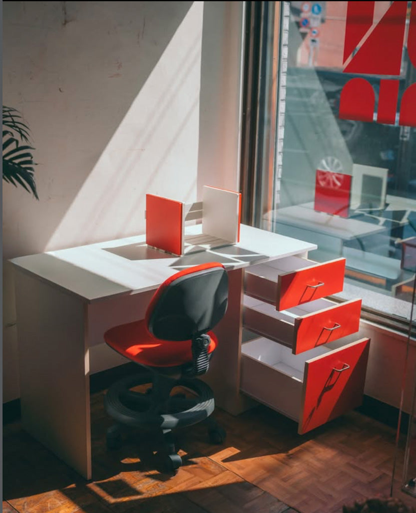 ACTUS SALLY DESK & CHAIR
